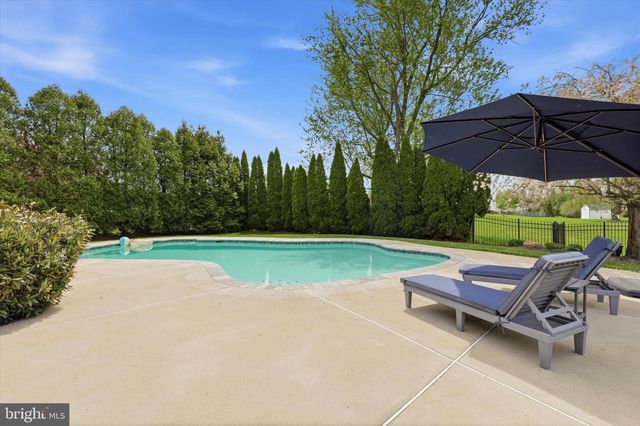 12 STERLING DR, Horsham, PA 19044