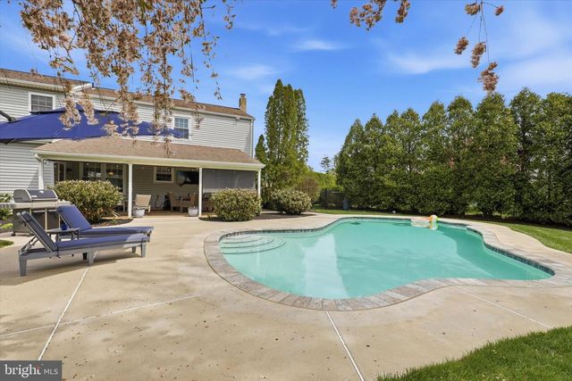 12 STERLING DR, Horsham, PA 19044