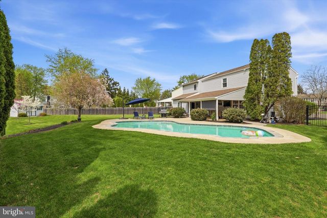 12 STERLING DR, Horsham, PA 19044