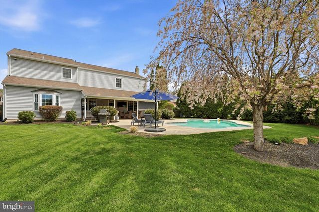 12 STERLING DR, Horsham, PA 19044