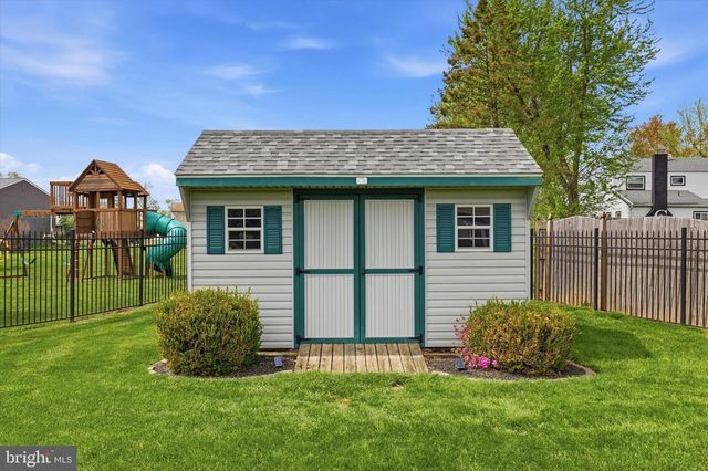 12 STERLING DR, Horsham, PA 19044