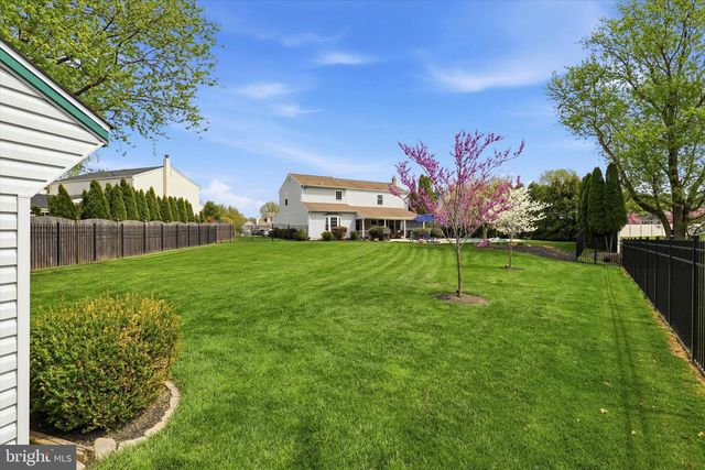 12 STERLING DR, Horsham, PA 19044