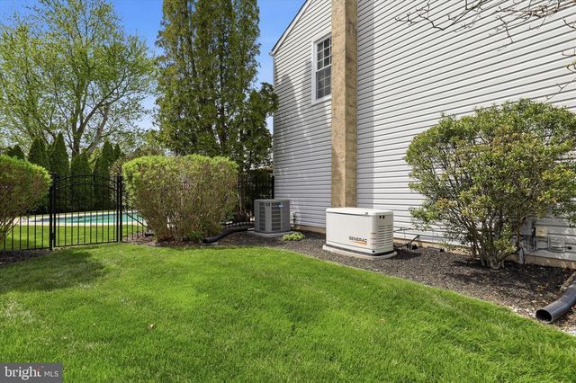 12 STERLING DR, Horsham, PA 19044