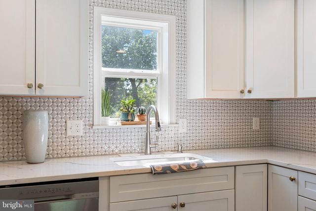 2H DUTTON AVE, Catonsville, MD 21228
