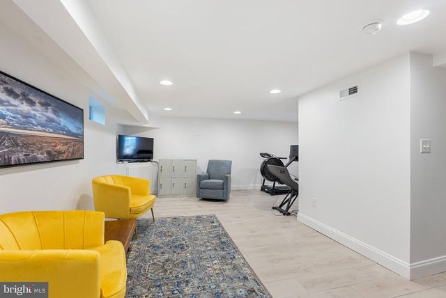 2H DUTTON AVE, Catonsville, MD 21228