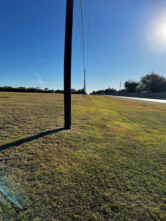 501 W Wintergreen Road W, Desoto, TX 75115