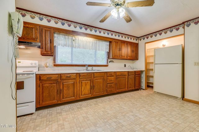 2327 Dry Creek Road, Blackwater, VA 24221
