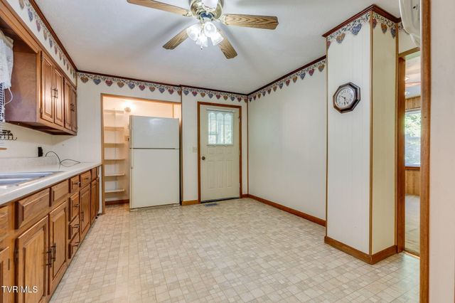 2327 Dry Creek Road, Blackwater, VA 24221