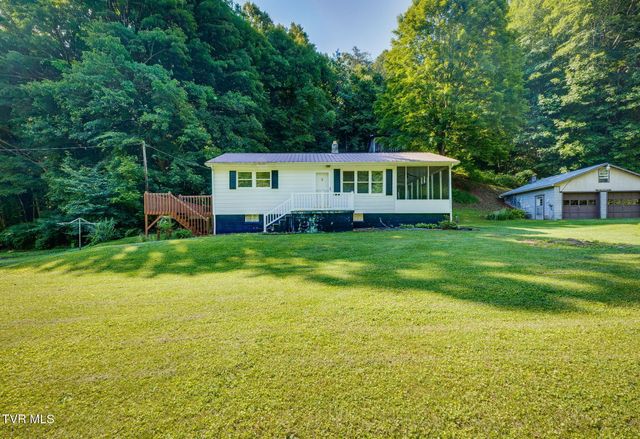 2327 Dry Creek Road, Blackwater, VA 24221