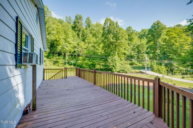 2327 Dry Creek Road, Blackwater, VA 24221