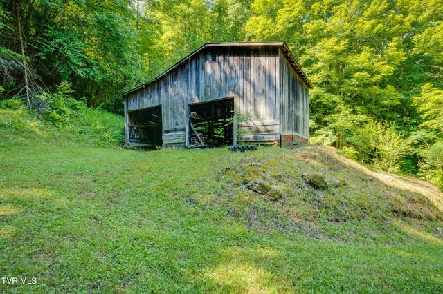 2327 Dry Creek Road, Blackwater, VA 24221