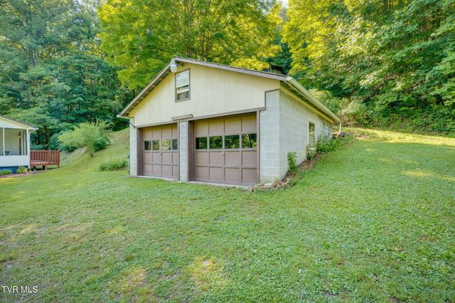 2327 Dry Creek Road, Blackwater, VA 24221