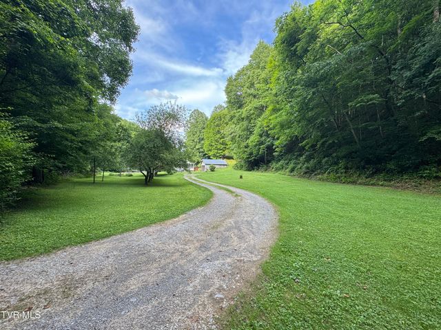 2327 Dry Creek Road, Blackwater, VA 24221