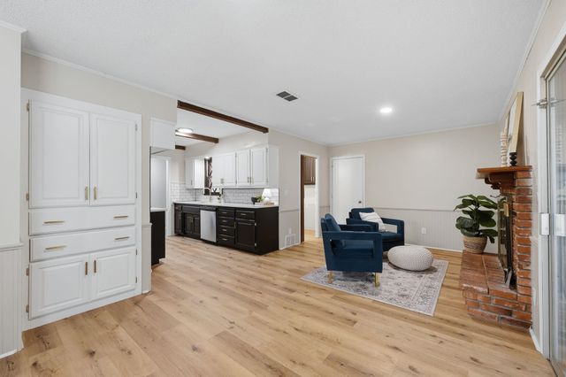 4001 W Bella Vista, Wichita, KS 67212
