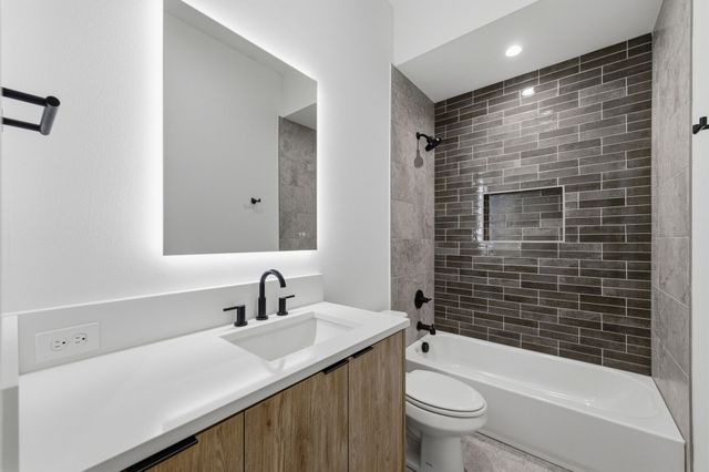 815 Bayonne Street, Dallas, TX 75212