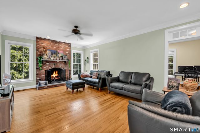 16 Highwood Crossing, Burlington, CT 06013