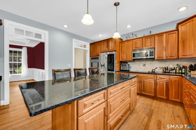16 Highwood Crossing, Burlington, CT 06013