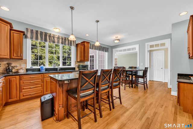 16 Highwood Crossing, Burlington, CT 06013