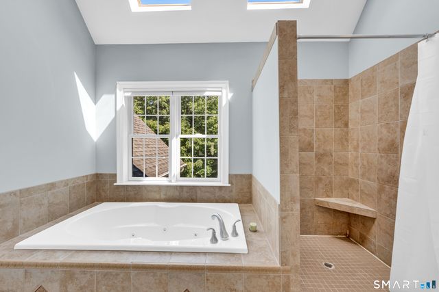 16 Highwood Crossing, Burlington, CT 06013