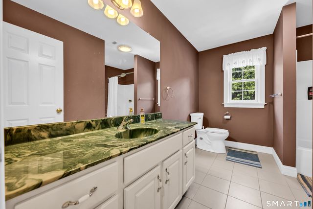 16 Highwood Crossing, Burlington, CT 06013