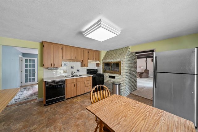 37 Michele Ln, Braintree, MA 02184