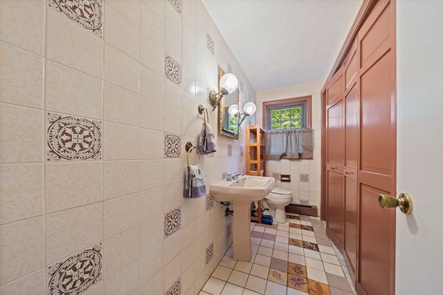 37 Michele Ln, Braintree, MA 02184