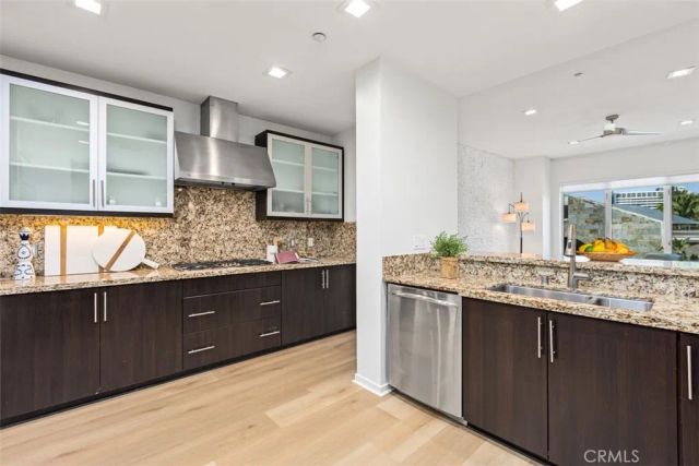 21 Gramercy 220, Irvine, CA 92612