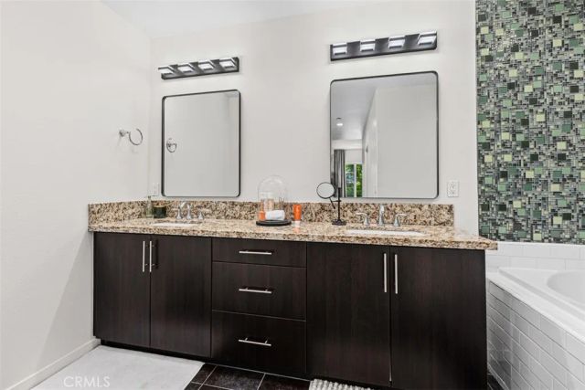 21 Gramercy 220, Irvine, CA 92612
