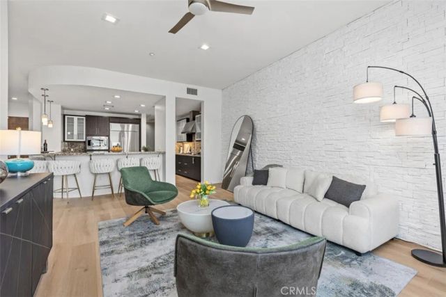 21 Gramercy 220, Irvine, CA 92612