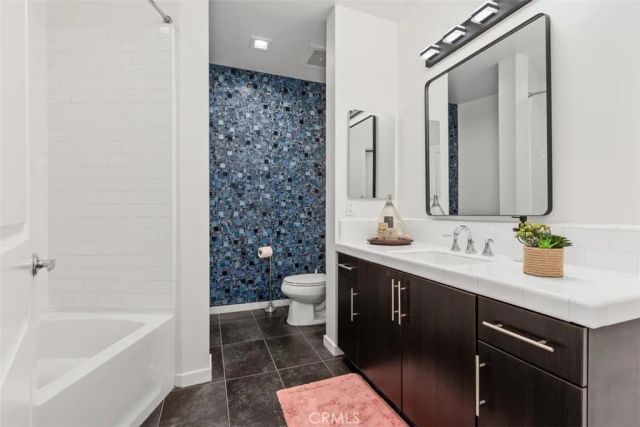 21 Gramercy 220, Irvine, CA 92612