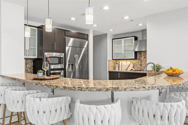 21 Gramercy 220, Irvine, CA 92612