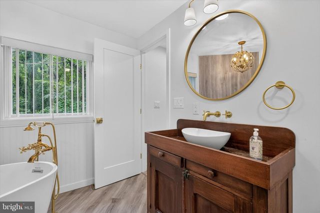 1600 SHEEPFORD RD, Mechanicsburg, PA 17055
