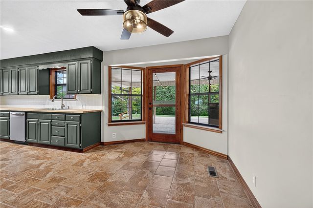 11086 Roman Road, Bentonville, AR 72712