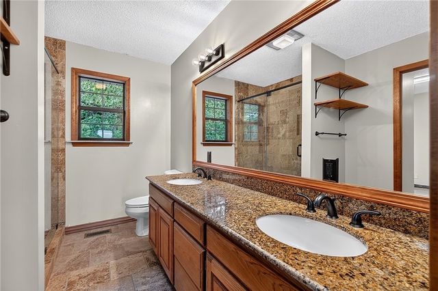 11086 Roman Road, Bentonville, AR 72712