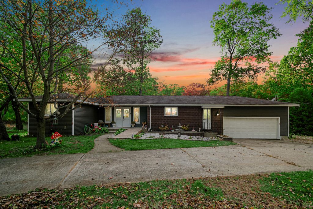 6915 S 375 W, North Judson, IN 46366