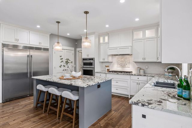 13222 Dahlgren Road, Minnetonka, MN 55305