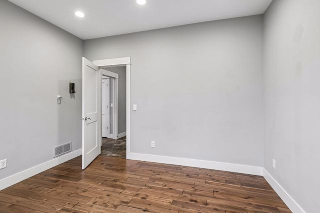 13222 Dahlgren Road, Minnetonka, MN 55305