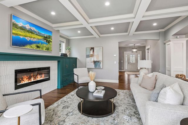 13222 Dahlgren Road, Minnetonka, MN 55305