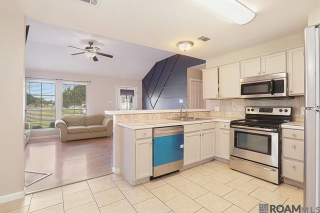 15290 E Henderson Dr, Prairieville, LA 70769