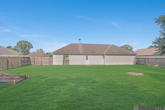 15290 E Henderson Dr, Prairieville, LA 70769