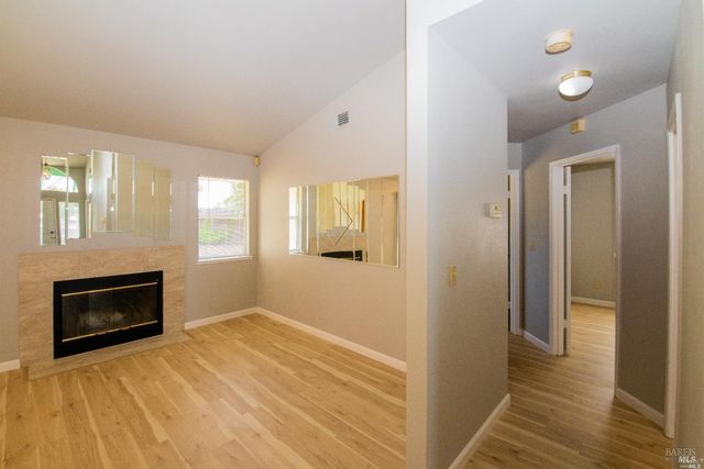 1926 Blossom Ct, Fairfield, CA 94533