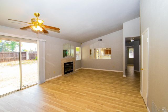 1926 Blossom Ct, Fairfield, CA 94533