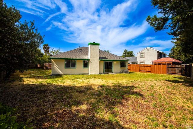 1926 Blossom Ct, Fairfield, CA 94533