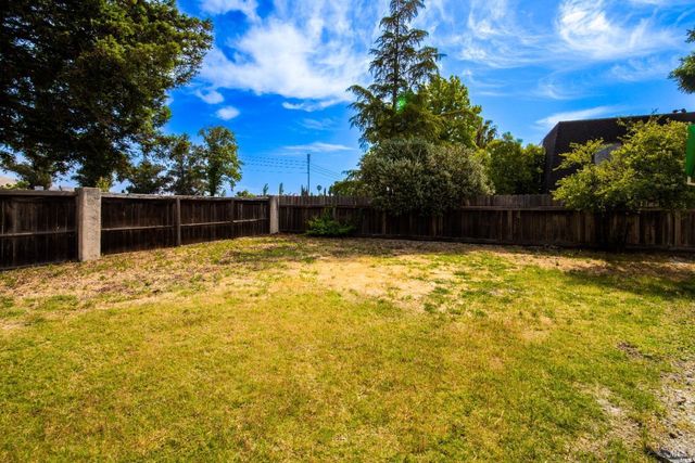 1926 Blossom Ct, Fairfield, CA 94533