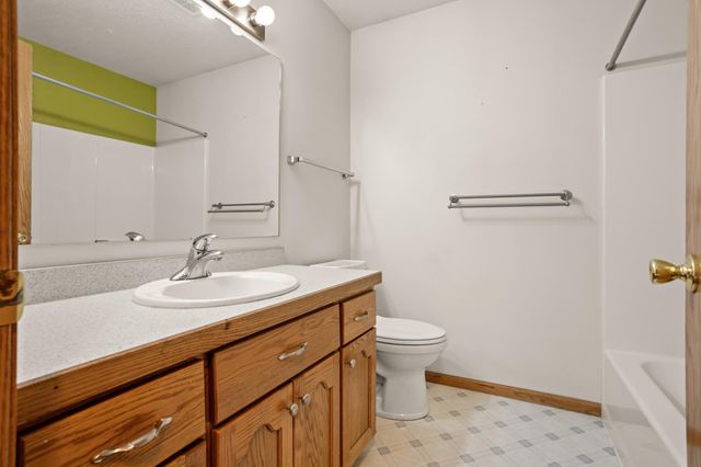 921 Homestead Court, West Fargo, ND 58078