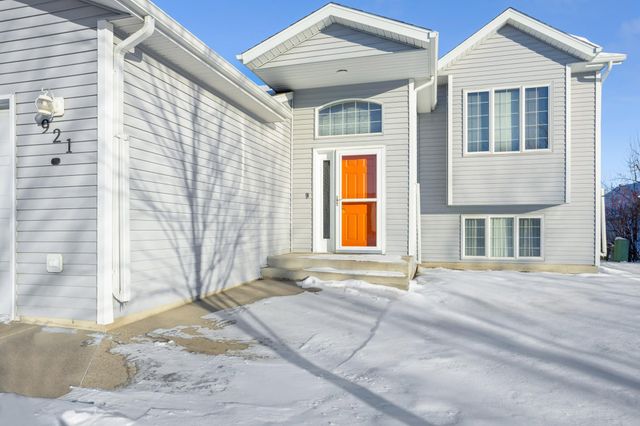 921 Homestead Court, West Fargo, ND 58078
