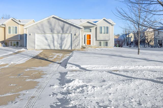 921 Homestead Court, West Fargo, ND 58078