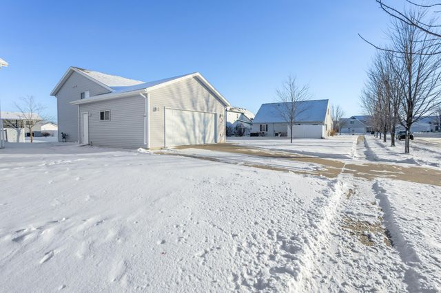 921 Homestead Court, West Fargo, ND 58078