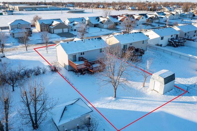 921 Homestead Court, West Fargo, ND 58078