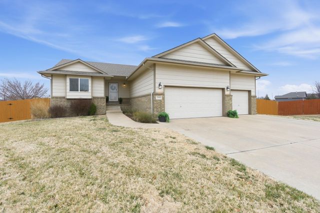 2402 S Fieldcrest, Wichita, KS 67215